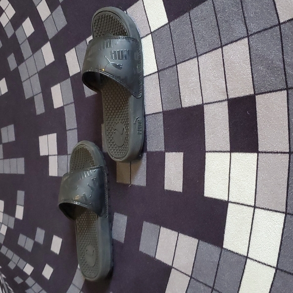 Vinyl Logo Slides - Picture 5 of 7